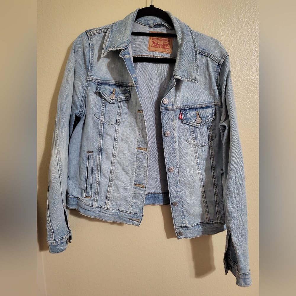 Levi's boyfriend cut Jean jacket